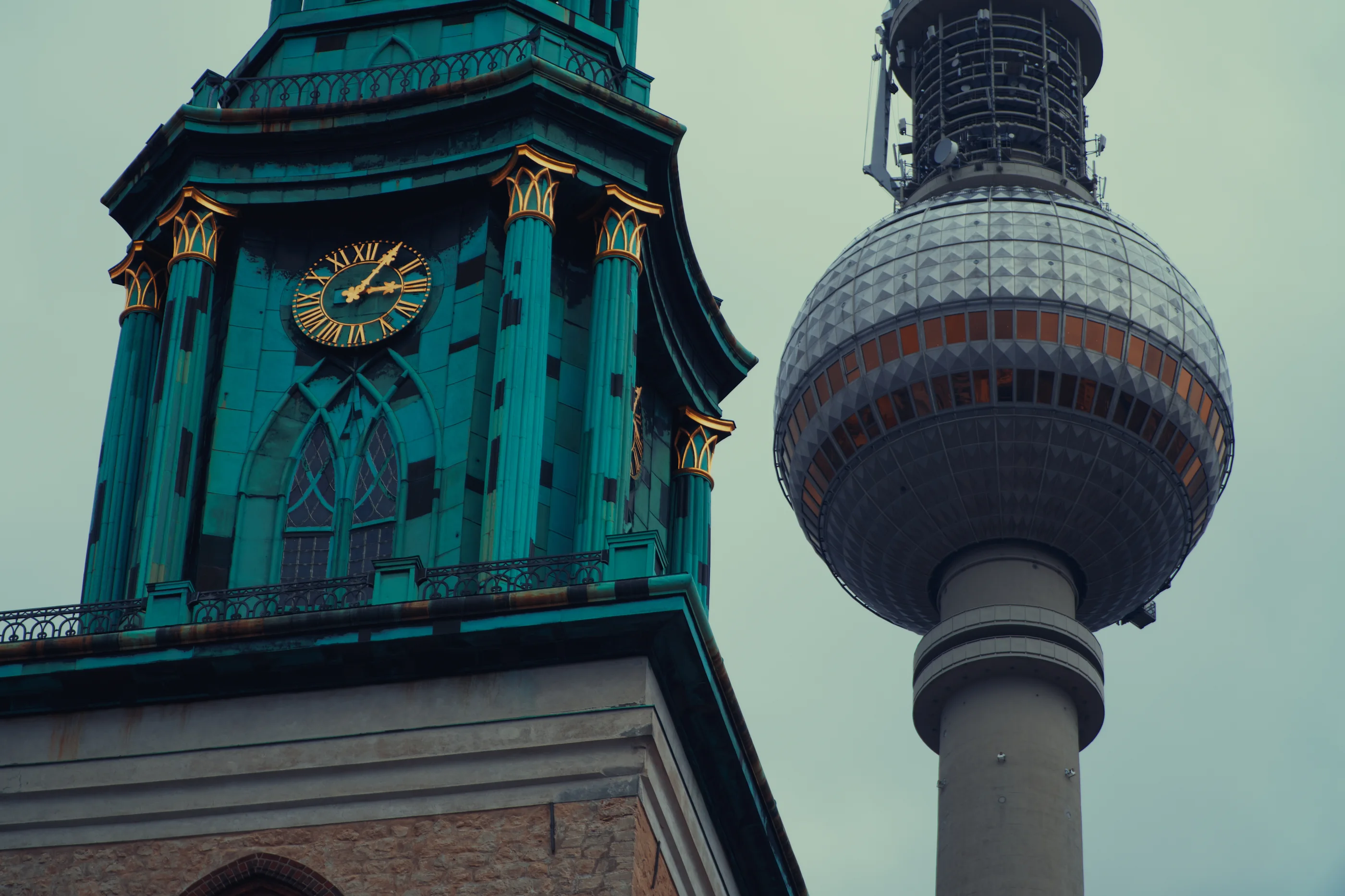 St. Marienkirche y la TV Tower contrastan las distintas épocas que han pasado por esta ciudad.